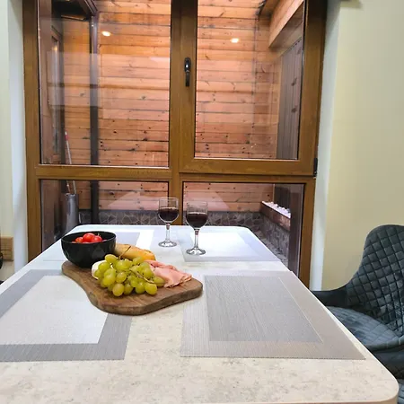 Snow White Luxury Stay Near Gondola & Free Parking *