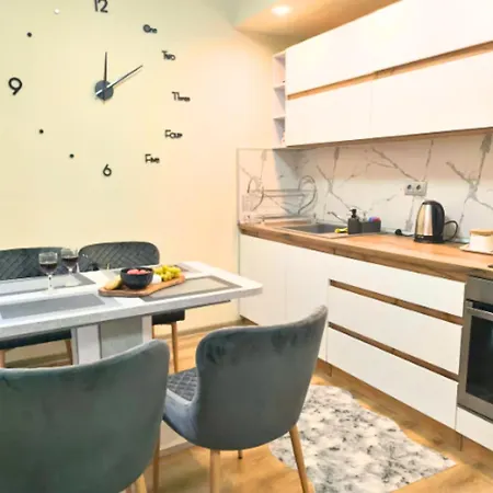 Snow White Luxury Near Gondola & Free Parking Апартамент *